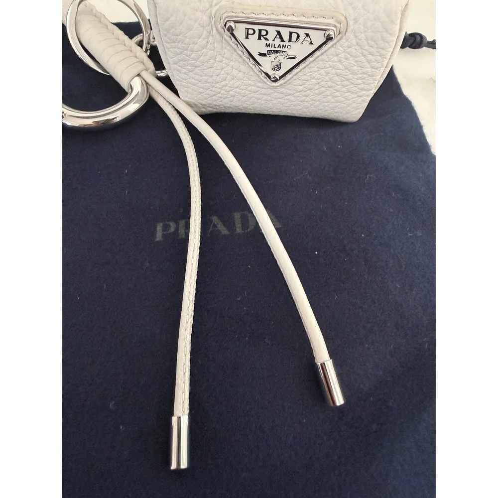 Prada 2TL547 Vitello Daino Leather Pouch Keychain Talco White‎ Carabiner Clip